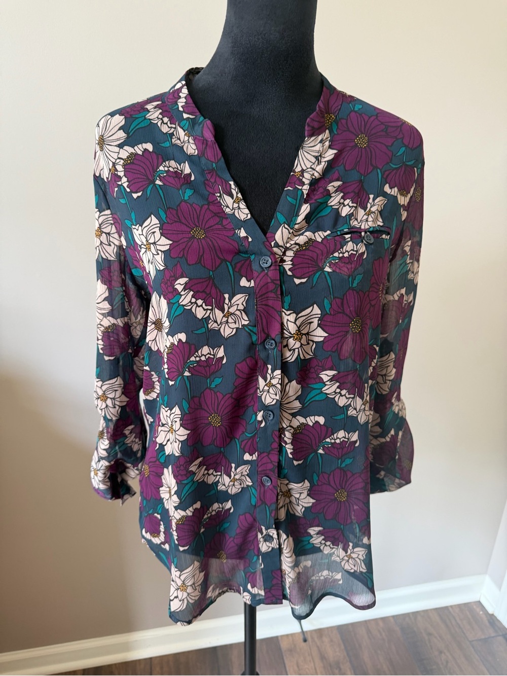 Kut from the Kloth Teal and Plum Floral Button-Down Long Rolltab Sleeve Top MED